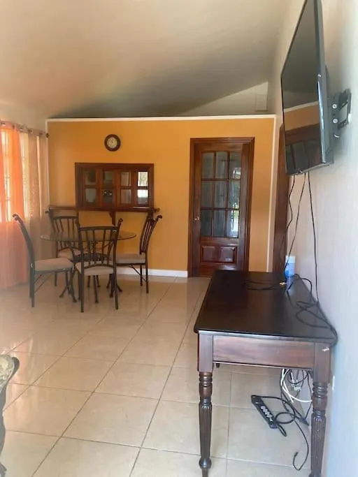 Jennelia'S Place Montego Bay Jamajka